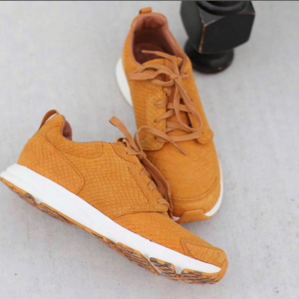 Ariat Women's Fusion Athletic Shoe - Picture 2 of 3